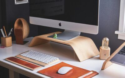 Cómo desinfectar correctamente escritorios y superficies de trabajo