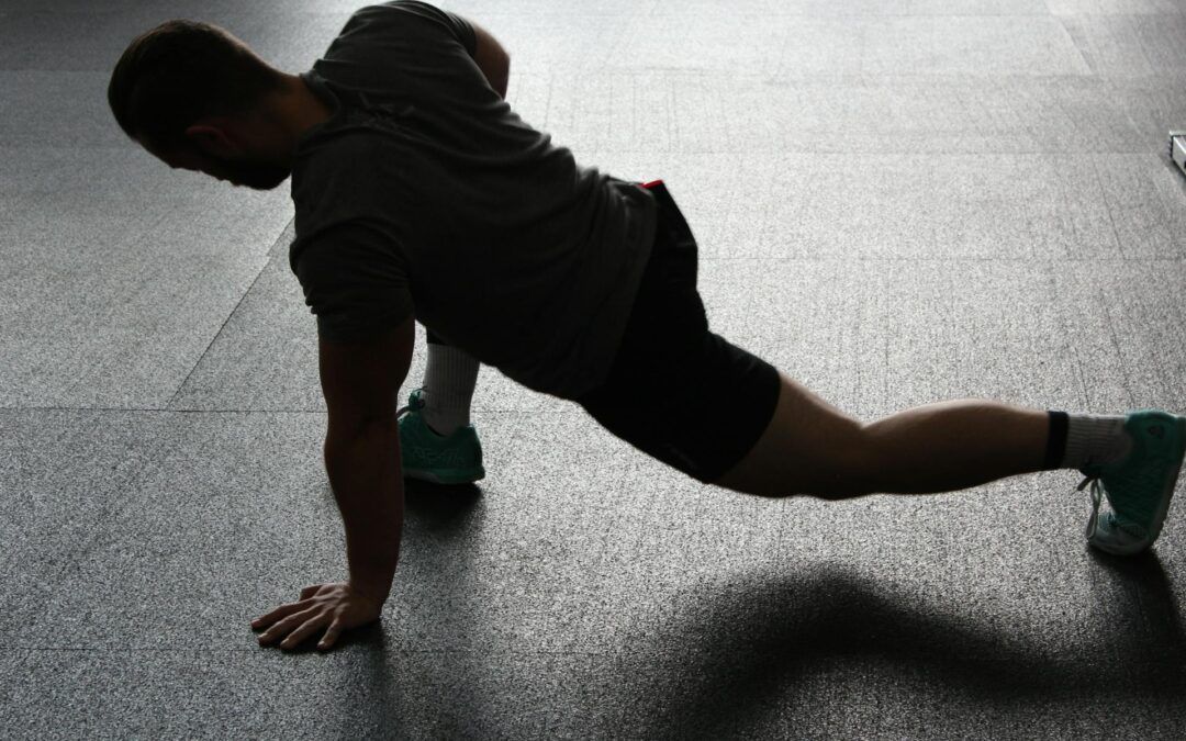 Limpieza profunda de suelos de áreas de entrenamiento